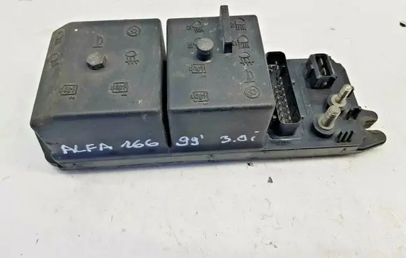 Alfa Romeo 166 Fuse module PA6GFM40 nr1857