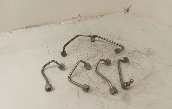Opel Insignia A Fuel injector supply line/pipe 