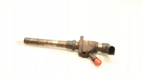 Ford C-MAX I Fuel injector 9657144680