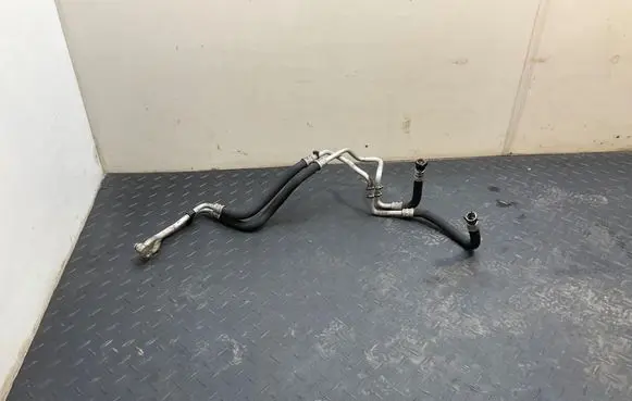BMW 6 F12 F13 Gearbox oil cooler pipe/hose 7589509 7589510