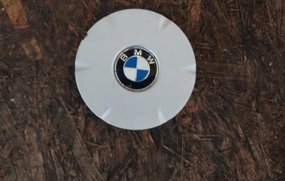BMW 3 E36 R12 wheel hub/cap/trim 1182766 36131182766