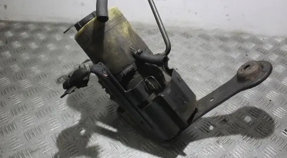 Skoda Fabia Mk2 (5J) Power steering pump