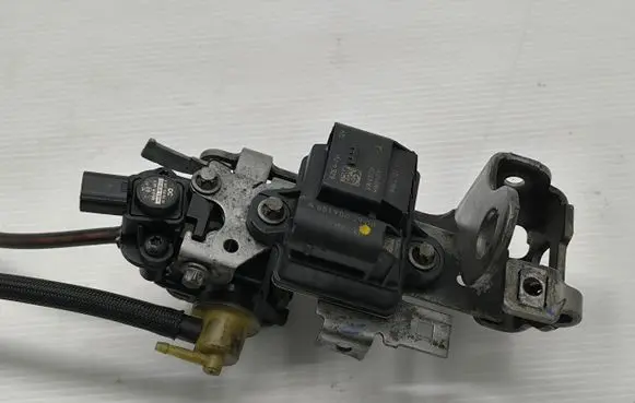 Mercedes-Benz E W212 Glow plug pre-heat relay A6519000900