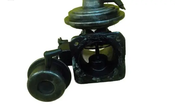 Land Rover Discovery EGR thermostat 72243407