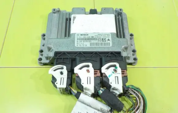 Citroen C4 II Engine control unit/module 9676379780