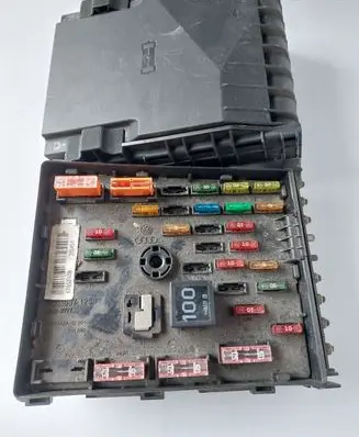 Volkswagen PASSAT B6 Fuse module 3C0937125 1K0937132