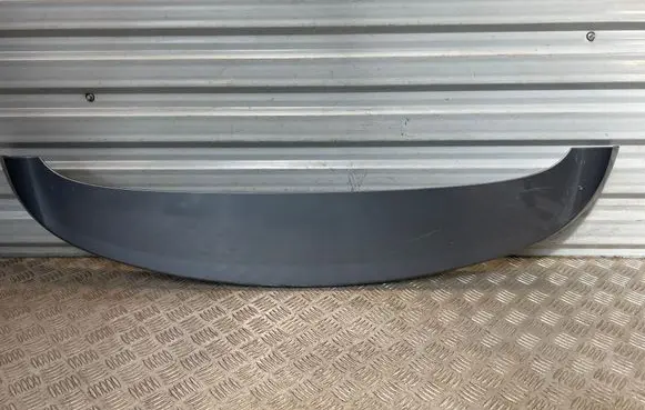 Tailgate/trunk spoiler