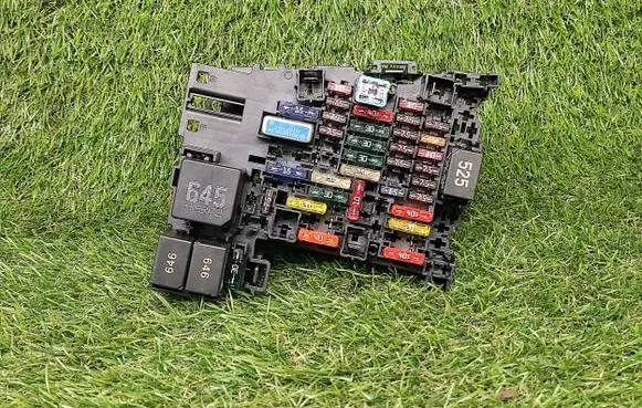 Volkswagen Tiguan Allspace Fuse module 5Q0937615C