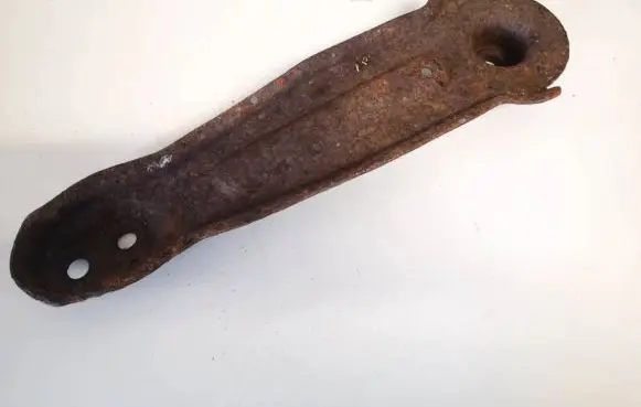 Engine mounting bracket