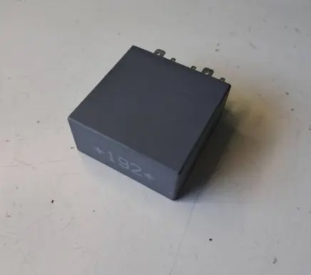 Volkswagen PASSAT B5.5 Other relay 1D0955531J A131202 5WK1045