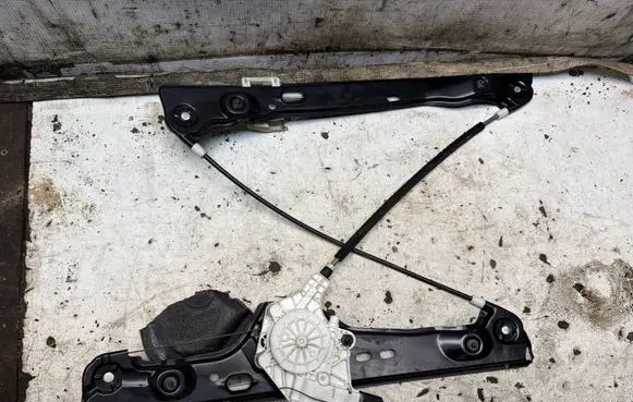 BMW 3 E90 E91 Front door window regulator with motor 6927027