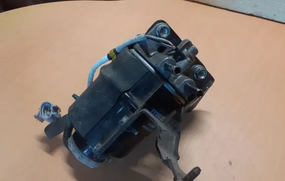 Mazda CX-7 Fuel filter bracket/mount holder 