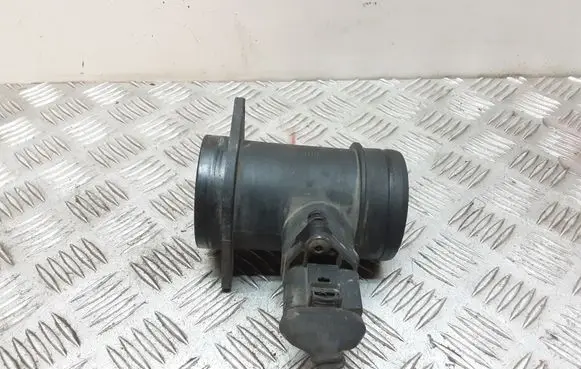 Volkswagen PASSAT B5.5 Mass air flow meter 0281002463 038906461
