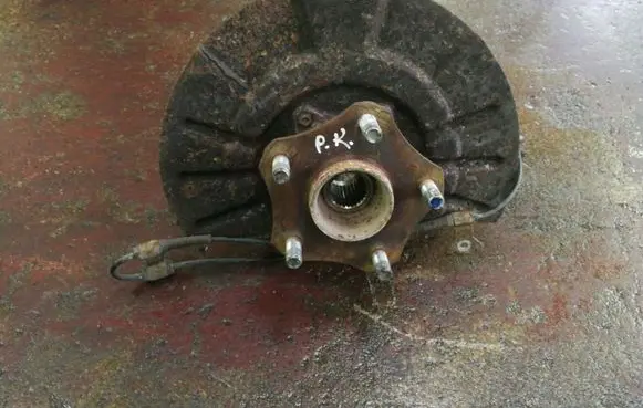 Suzuki Grand Vitara II Front wheel hub