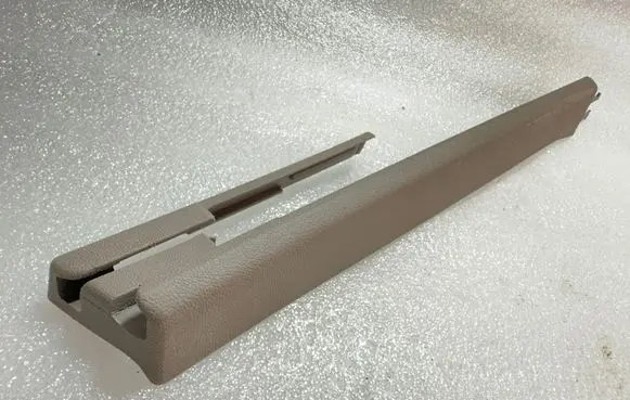Volkswagen Touareg I Front driver seat rail trim 7L0881477