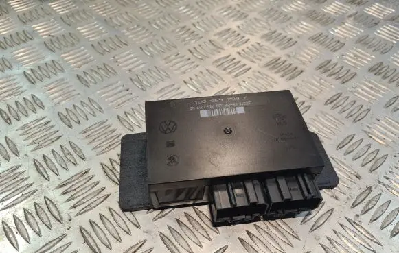 Volkswagen PASSAT B5 Central body control module 1J0959799F