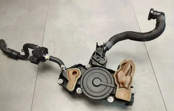 Volkswagen Golf VII Oil breather separator 06K103495AG