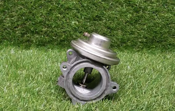 Skoda Octavia Mk2 (1Z) EGR valve 045129637A 045131501K 035810070