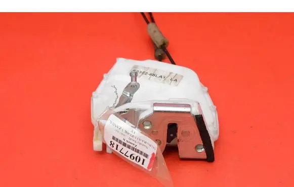 Suzuki Swift II Rear door lock 8230268LA1