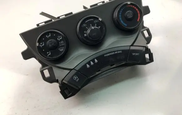 Subaru Trezia Climate control unit 75F240