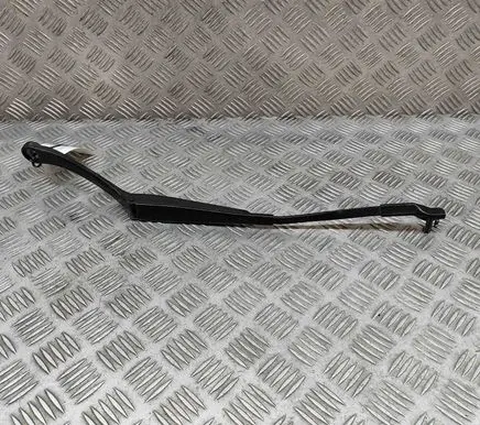 Mercedes-Benz C W204 Front wiper blade arm A2048200044
