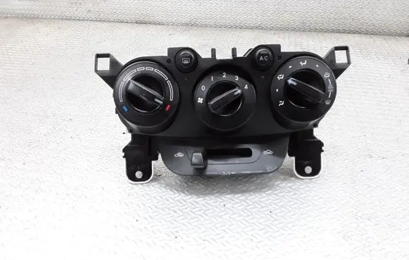 Mazda 2 Climate control unit