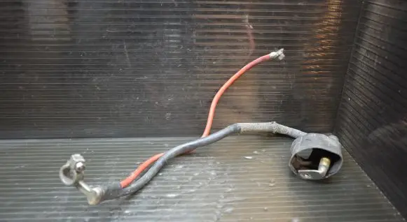 Volkswagen Golf V Positive cable (battery)