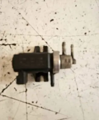 Audi A4 S4 B5 8D Turbo solenoid valve 72190325 1H07906627A 98T302
