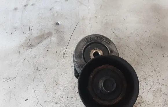 KIA Sorento Generator/alternator belt tensioner 252814A000