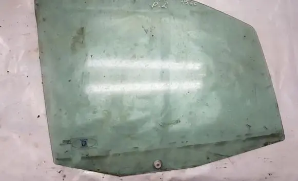 Peugeot 806 Front door window glass four-door