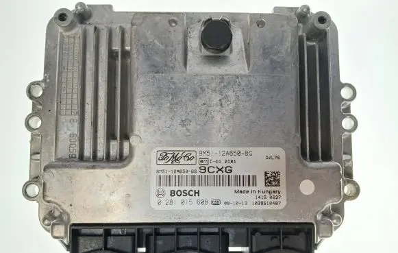 Ford Focus Engine control unit/module 9M5112A650BG 0281015608