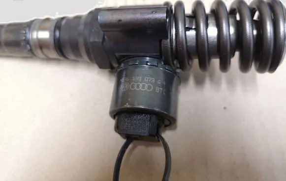 Audi A4 S4 B7 8E 8H Fuel injector 03G130073G