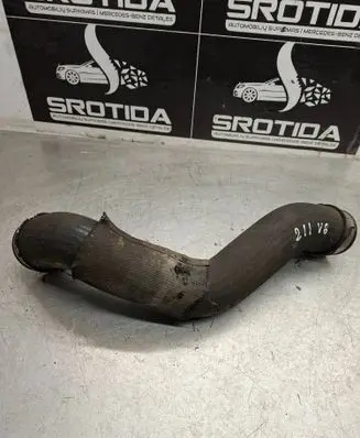 Mercedes-Benz C W203 Intercooler pipe mounting bracket 