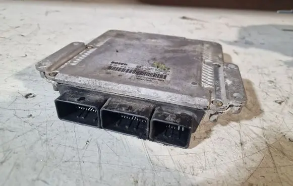 Renault Trafic II (X83) Engine control unit/module 0281010632