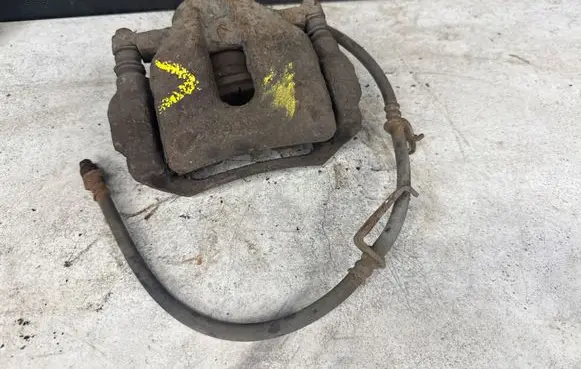 Toyota Auris 150 Front brake caliper