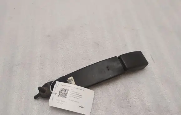 Front seatbelt buckle
