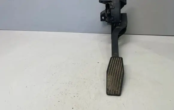 Opel Combo C Accelerator throttle pedal 9129423CL 9129423 6PV00811000