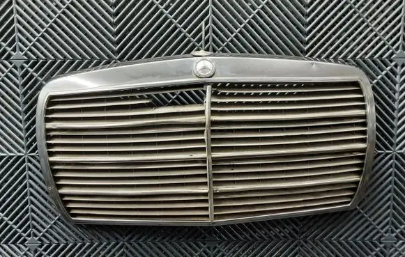 Mercedes-Benz 200 300 W123 Front bumper upper radiator grill A1238800183