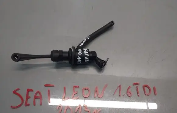 Seat Leon (5F) Clutch slave cylinder 8200151784
