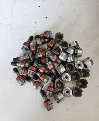 Volkswagen Touareg II Nuts/bolts 