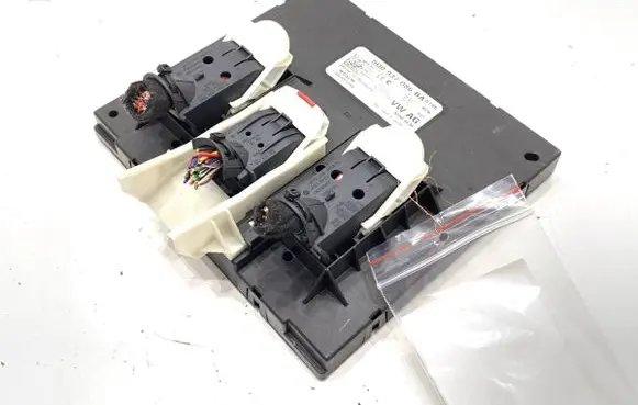 Volkswagen PASSAT B8 Central body control module 5Q0937086BA