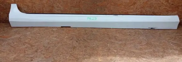 Front sill trim cover