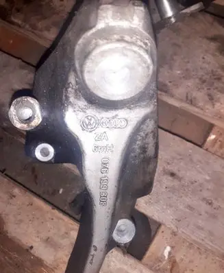 Volkswagen Crafter Engine mounting bracket 076199308