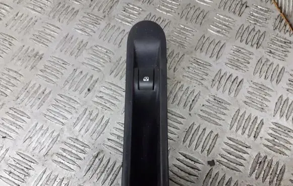 Renault Espace IV Quarter vent window switch 8200012263