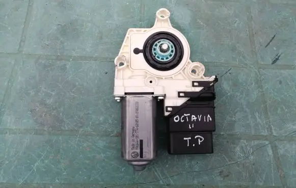 Skoda Octavia Mk2 (1Z) Rear door window regulator motor 1K0959794E