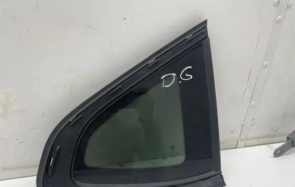 BMW X4M F98 Rear side window 7416548