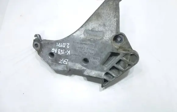 Engine mounting bracket