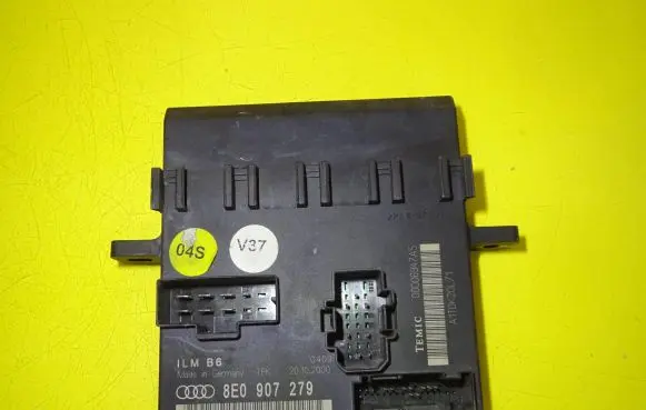 Audi A4 S4 B7 8E 8H Light module LCM 8E0907279 00006947A5