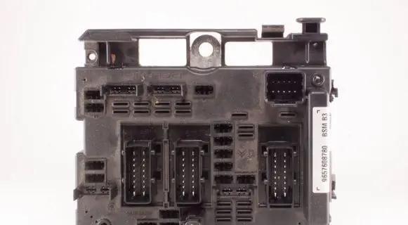 Peugeot 807 Fuse module 9657608780