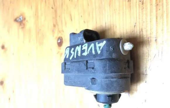 Toyota Avensis T250 Headlight level adjustment motor 